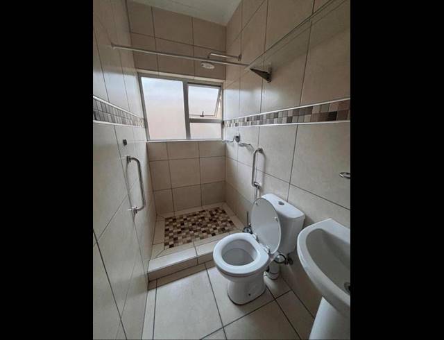 5 BEDROOM PROPERTY TO RENT IN CLAREMONT